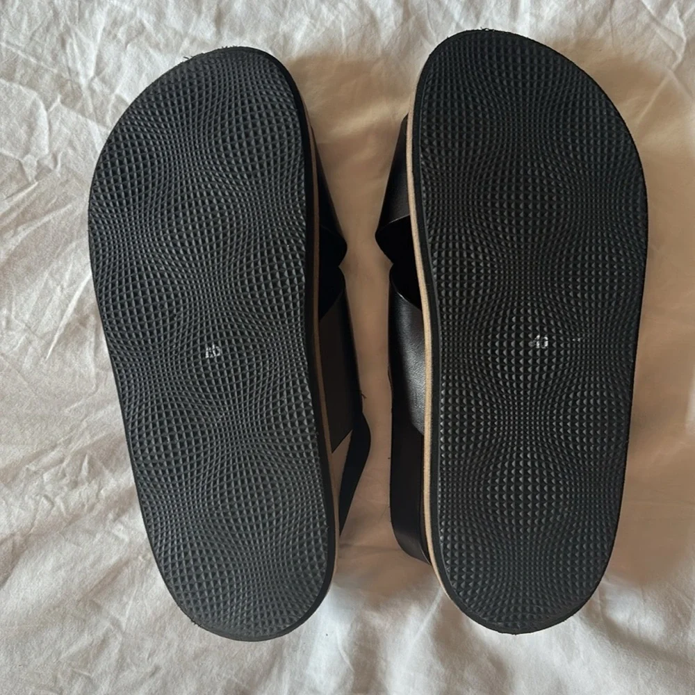 Like new - Alohas Leather Marshmallow Sandals - Picture 8 of 10